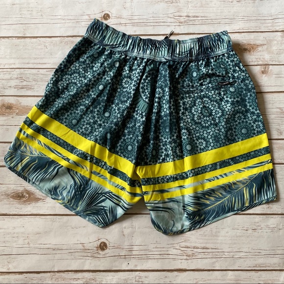 🆕Billabong Beach Shorts Green & Yellow - Picture 2 of 4